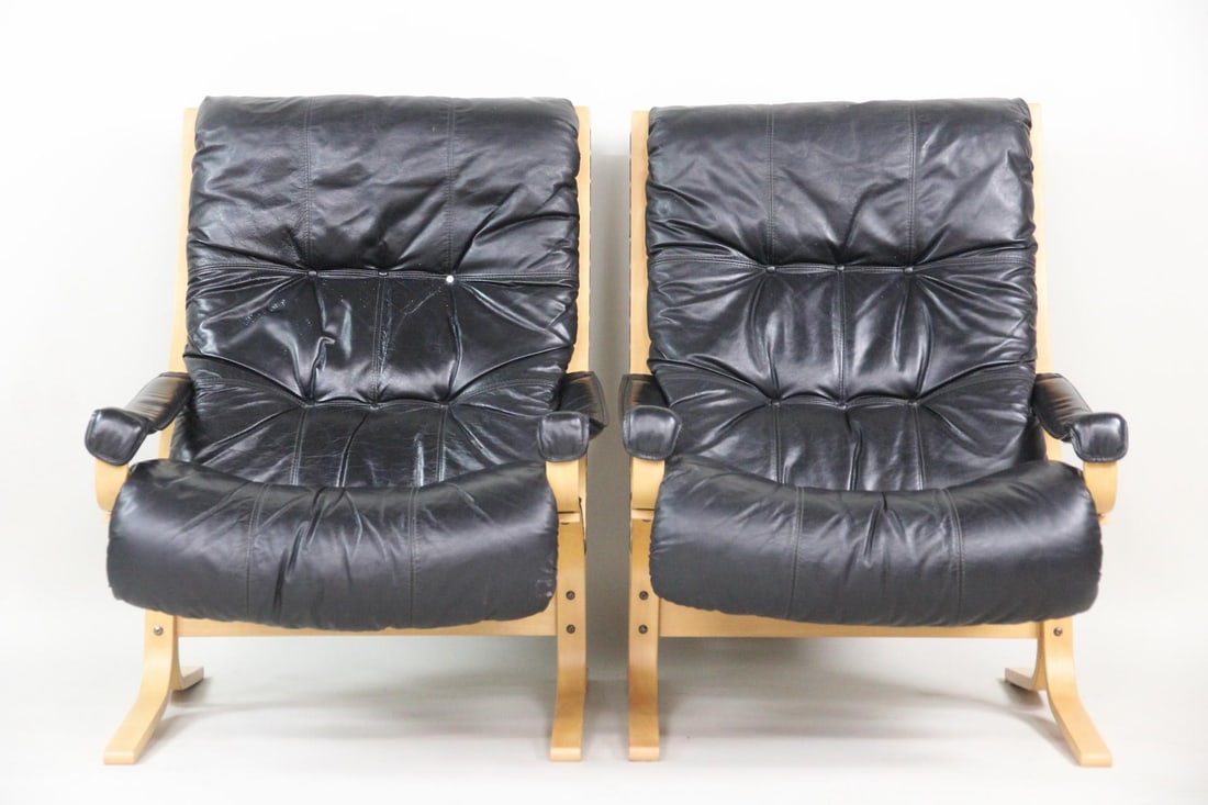 Pair of Ingmar Relling Black Leather Siesta Chairs: Pair of Danish Mid-Century Modern Ingmar Relling for Vestlandske Mobelfabrikk Black Leather Siesta Chairs. Matching pair of bentwood chairs with black leather upholstery. Marked Vestlandske. Dimension
