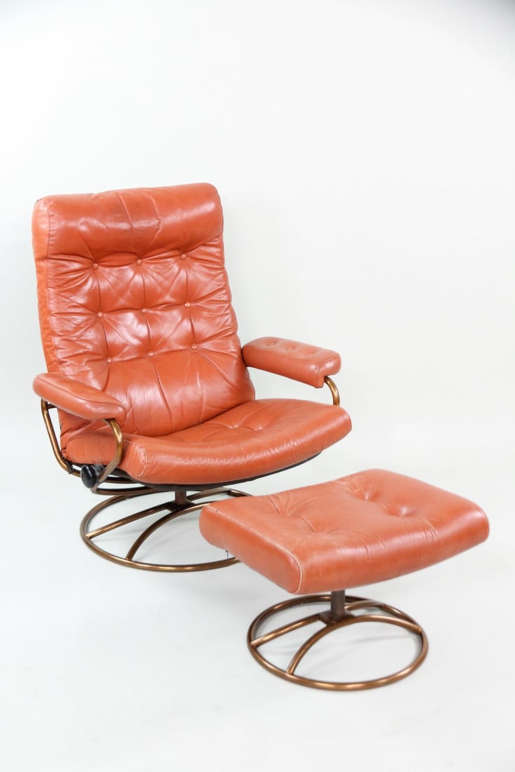 Ekornes Leather Stressless Recliner Chair & Ottoman (1 of 16)