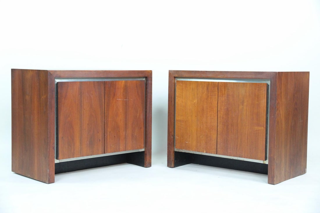 Pair of Wooden Nighstands, Merton Gershun for Dillingham (1 of 15)