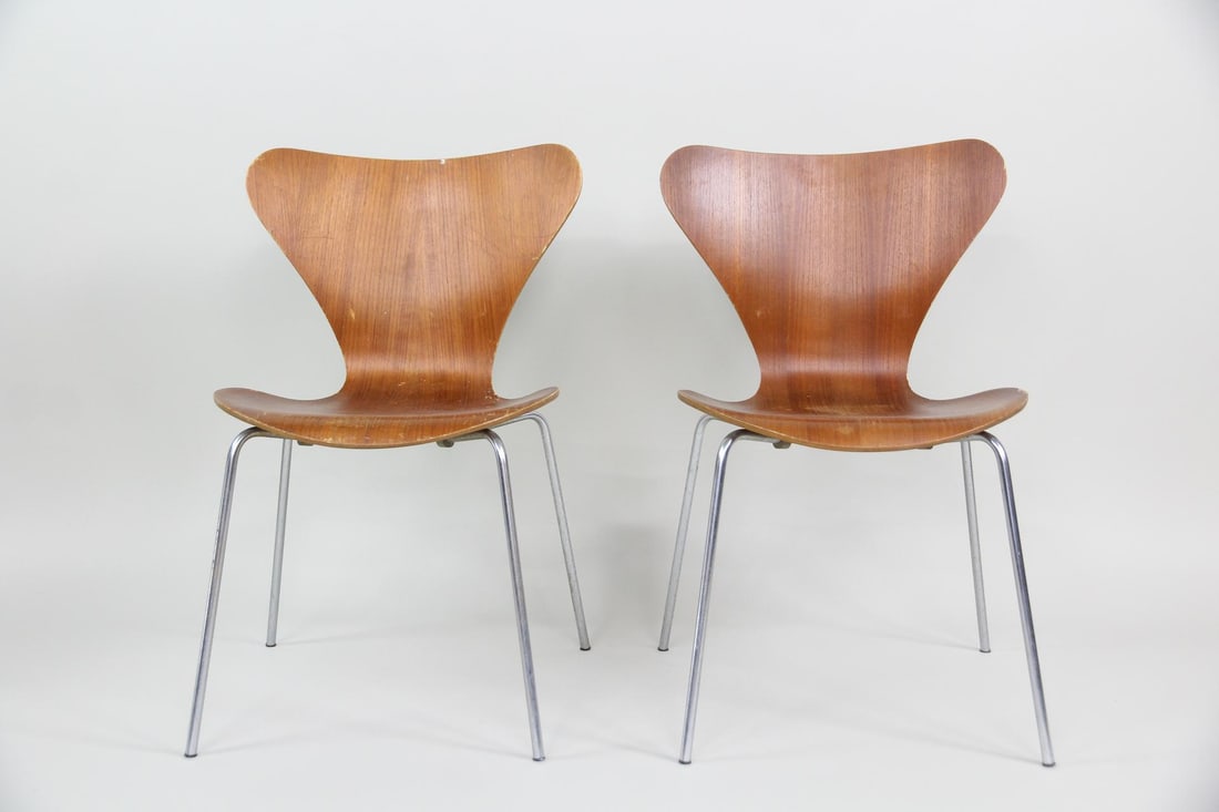 Pair of Arne Jacobsen for Fritz Hansen Series 7 Butterfly Chairs: Pair of Mid Century Modern Arne Jacobsen for Fritz Hansen Series 7 Butterfly Chairs. Matching pair of Series 7 stacking dining chairs designed by Arne Jacobsen for Fritz Hansen, featuring teak wood se