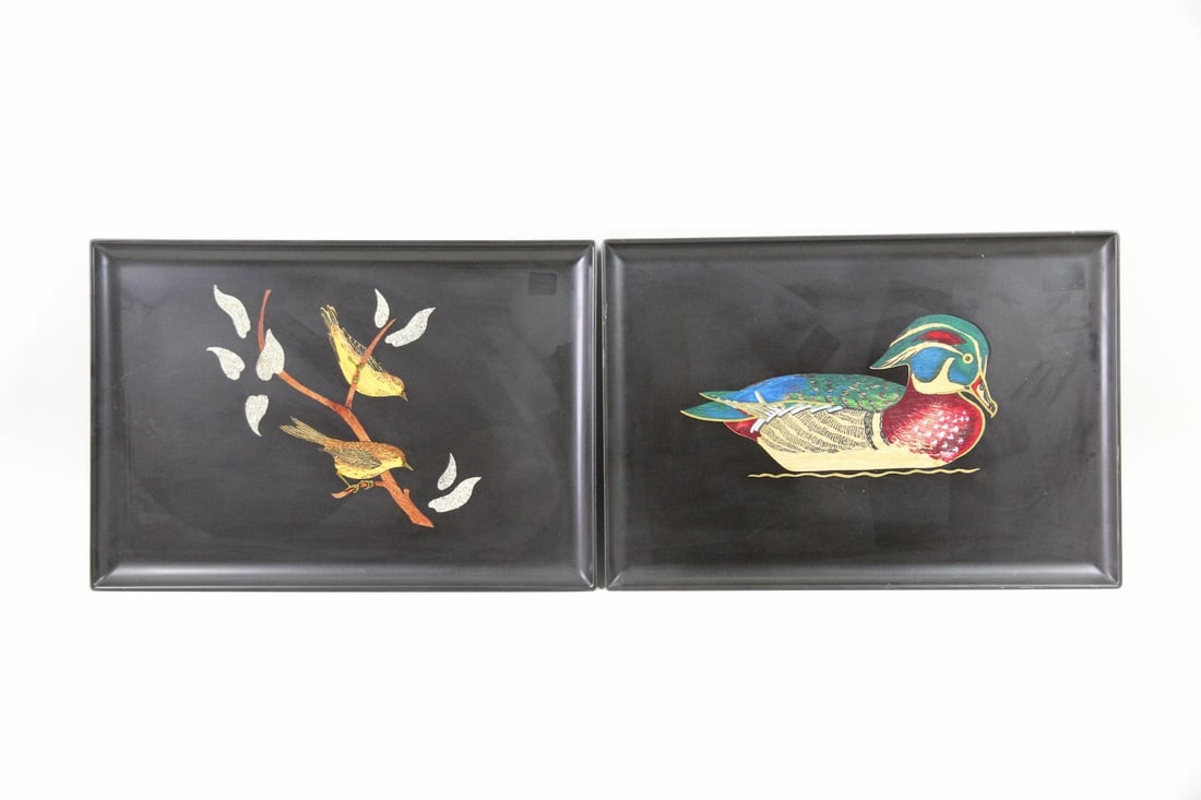 Set of 2 Couroc Inlaid Bird Trays: Set of 2 Mid-century Modern Couroc Inlaid Bakelite Bird Trays. Pair of trays made of black satin phenolic, hand-inlaid with wood and metal. One depicts a duck, the other depicts two birds on a branch.