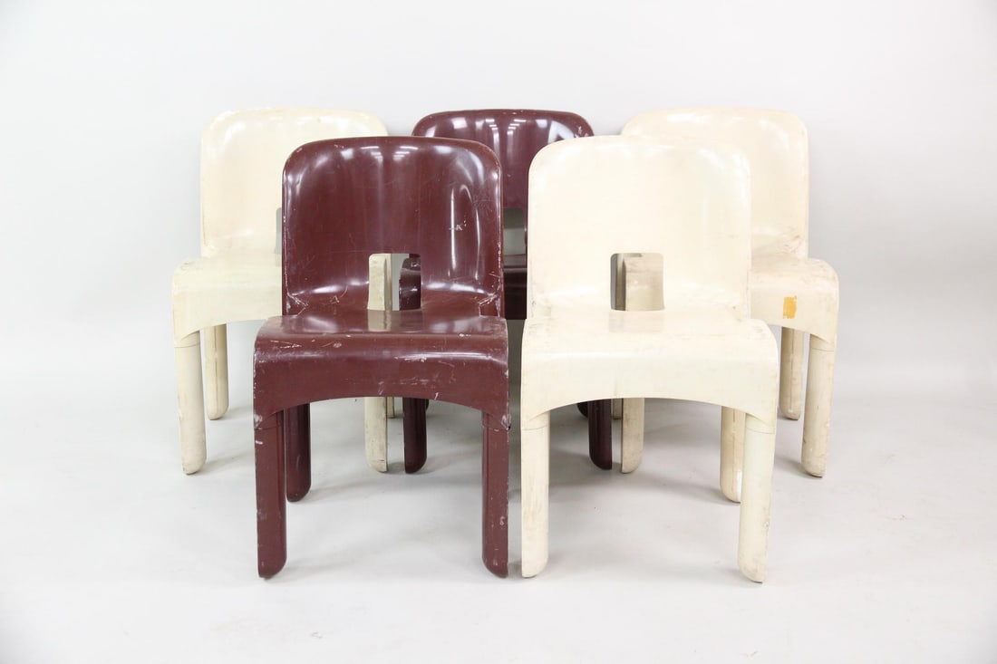 Lot of 5 Model 4867 Universale Chairs, Joe Colombo for Kartell: Lot of 5 Model 4867 Universale Chairs, Joe Colombo for Kartell. Two chairs in maroon and 3 in cream, all in fair/poor condition. Dimensions are 28 in h x 16.5 in w x 19 in d. Condition is as-is with s