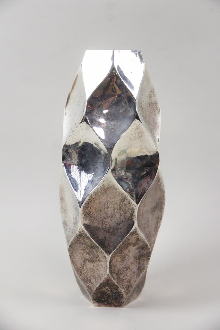 Karim Rashid for Umbra Modernist Silverplate Vase: Karim Rashid for Umbra Modernist Metal Vase. Unusual faceted silverplate metal vase, marked on underside Karim Rashid Umbra. Dimensions are 13.5 in h x 6 in w x 6 in d. Condition is good with some