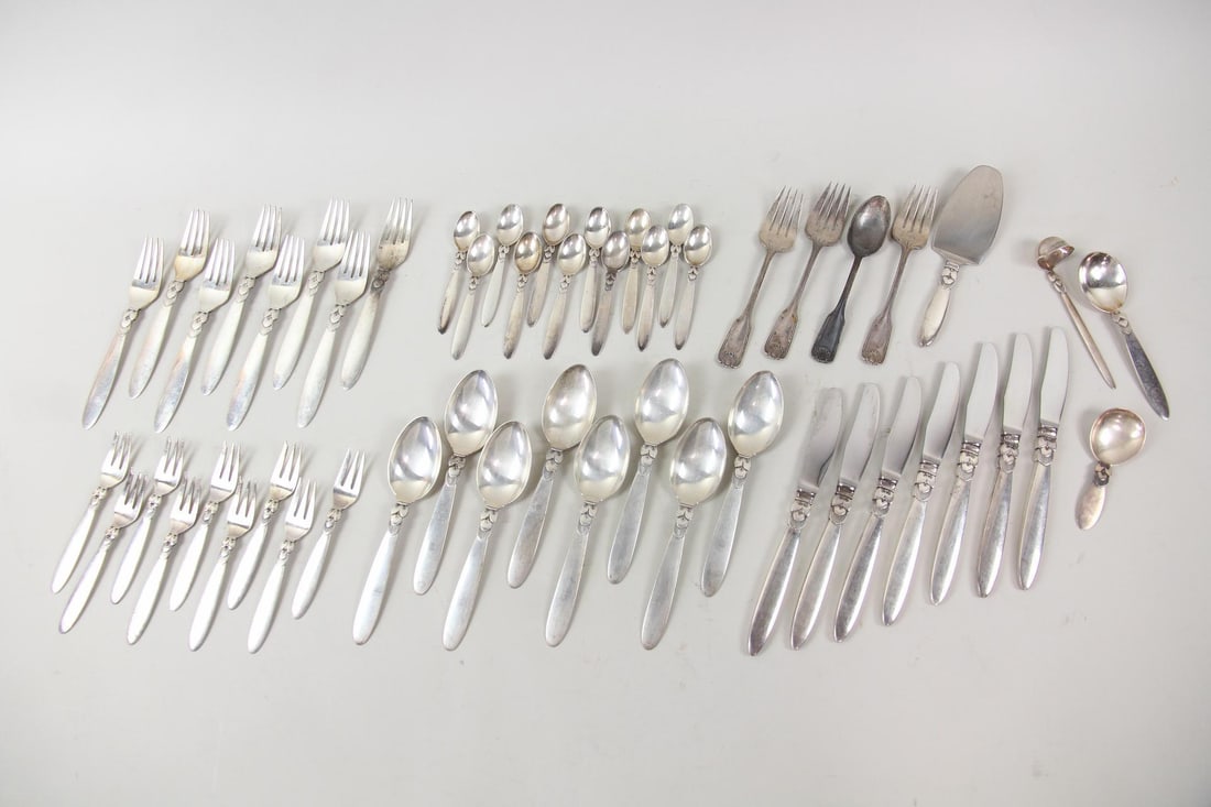 48 Pc Georg Jensen Cactus Pattern Sterling Silver Flatware: 48 Pc Georg Jensen Art Deco Cactus Pattern Sterling Silver Flatware. Large group of Gunorph Albertus for Georg Jensen Cactus pattern sterling flatware includes 9 appetizer forks, 8 dinner forks, 12