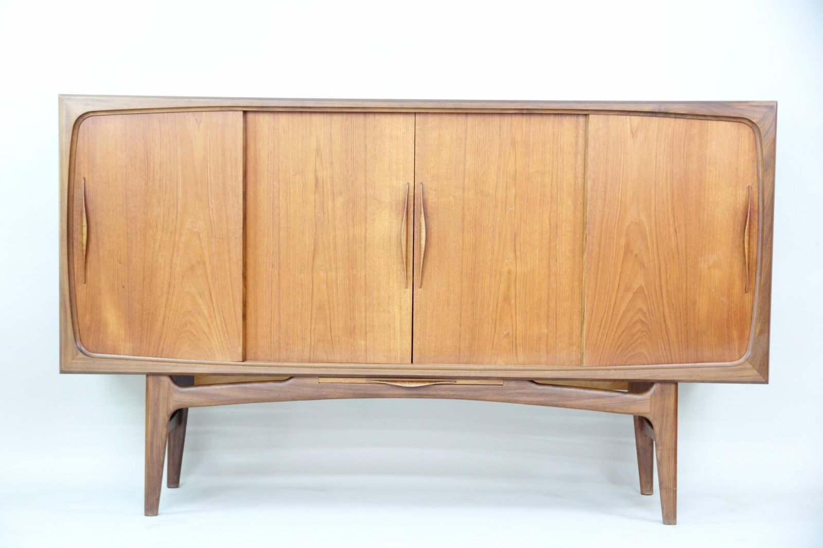 Ærthøj Jensen & Mølholm Sculptural Teak Credenza: Aerthoj Jensen & Molholm Teak Credenza Danish Modern Sideboard. This credenza has a distinctive curved frame and base, featuring sliding doors with sculptural handles and interior storage with