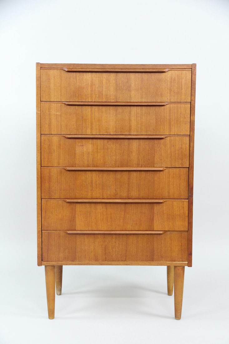 Minimalist Teak 6-Drawer Dresser, Chest of Drawers: Danish Mid-century Modern Teak 6-Drawer Dresser, Chest of Drawers. A minimalist 6-drawer dresser made of teak wood with elongated, sculptural handles and rounded, tapered legs. Dimensions are 38 in h