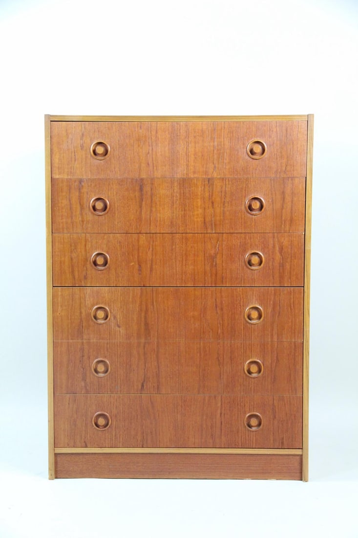 Minimalist Teak 6-Drawer Dresser, Chest of Drawers: Danish Mid-century Modern Teak 6-Drawer Dresser, Chest of Drawers. A minimalist 6-drawer dresser made of teak wood with attractive book matched veneer front and circular recessed wooden pulls.