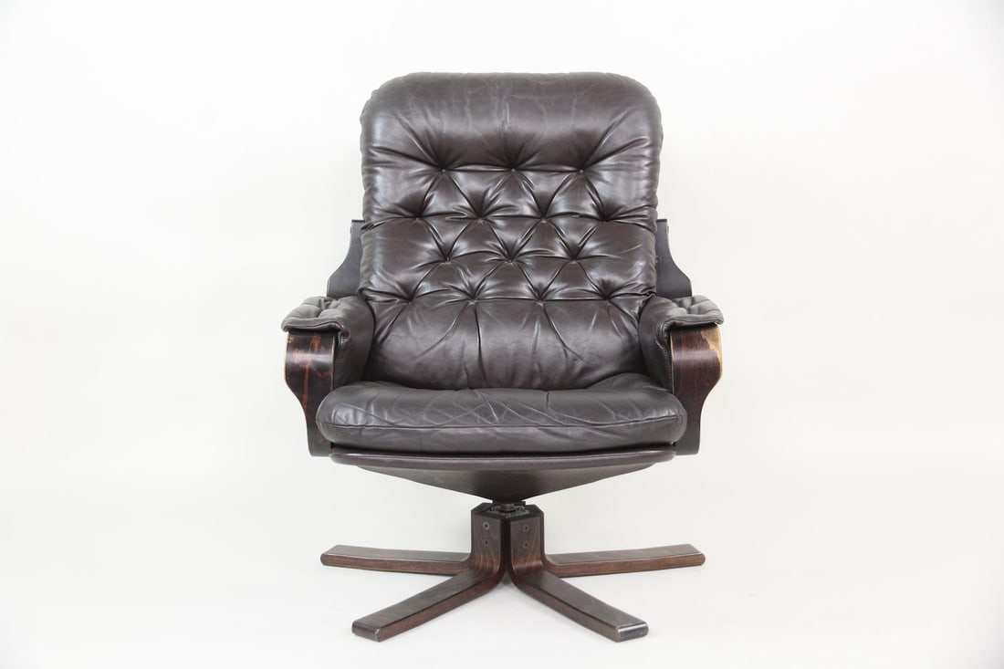 Bentwood & Tufted Leather Swivel Lounge Chair (1 of 15)