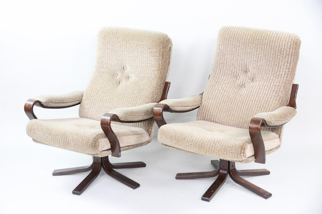 Pair of Bentwood Swivel Lounge Chairs, Chenille: Pair of Danish Modern Bentwood Swivel Lounge Chairs, Chenille. Matching chairs with dark bent wood propeller bases and arms, upholstered in a soft taupe chenille with tufted buttons. Dimensions are 37