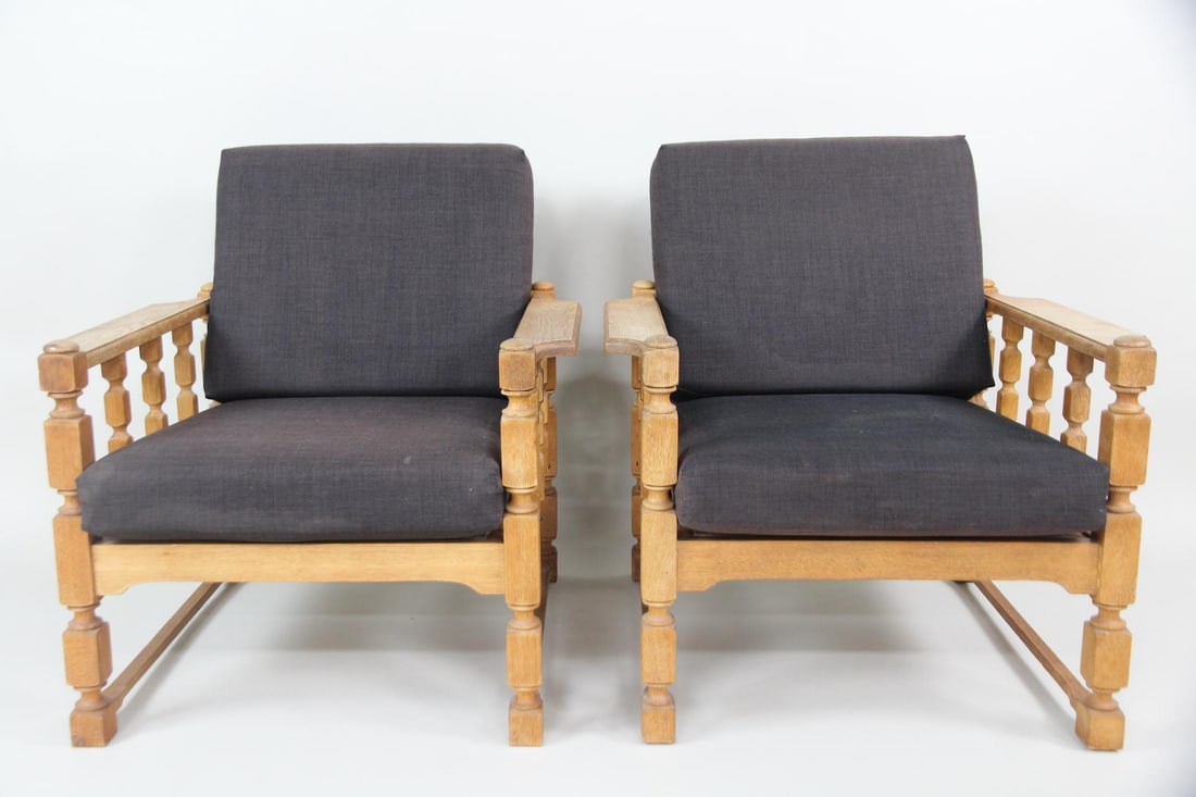 Pair of Black Upholstered Oak Lounge Chairs, Henning Kjaernulf: Pair of Danish Modern Oak Black Upholstered Lounge Chairs, Henning Kjærnulf. This is a great pair of mid century modern lounge chairs. We believe to be designed by Henning Kjærnulf. Dimensions are 3