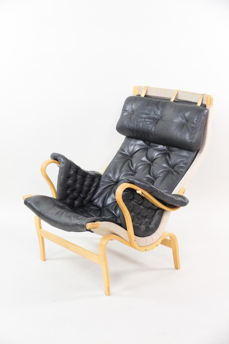 Bruno Mathsson for Dux Pernilla Lounge Chair, Black Leather: Mid-century Modern Bruno Mathsson for Dux Pernilla Lounge Chair, Black Leather. Iconic lounge chair made of bent birch, plywood, leather straps and black leather upholstery. Marked Bruno Mathsson by D