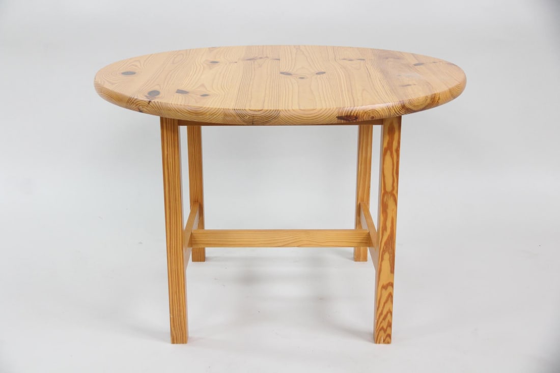 Minimalist Round Pine Dining Table - 2