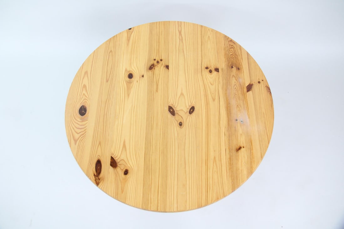 Minimalist Round Pine Dining Table - 3