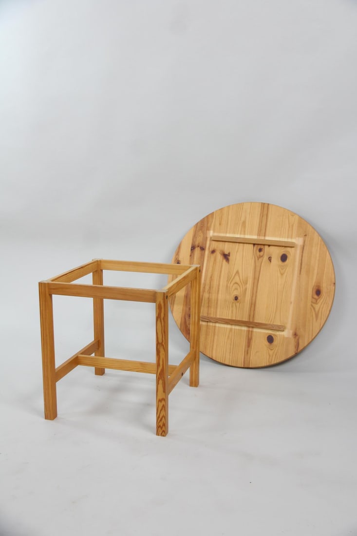 Minimalist Round Pine Dining Table - 4