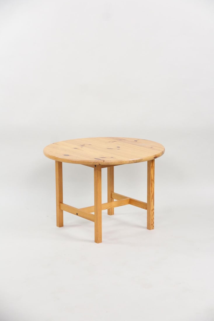 Minimalist Round Pine Dining Table - 5