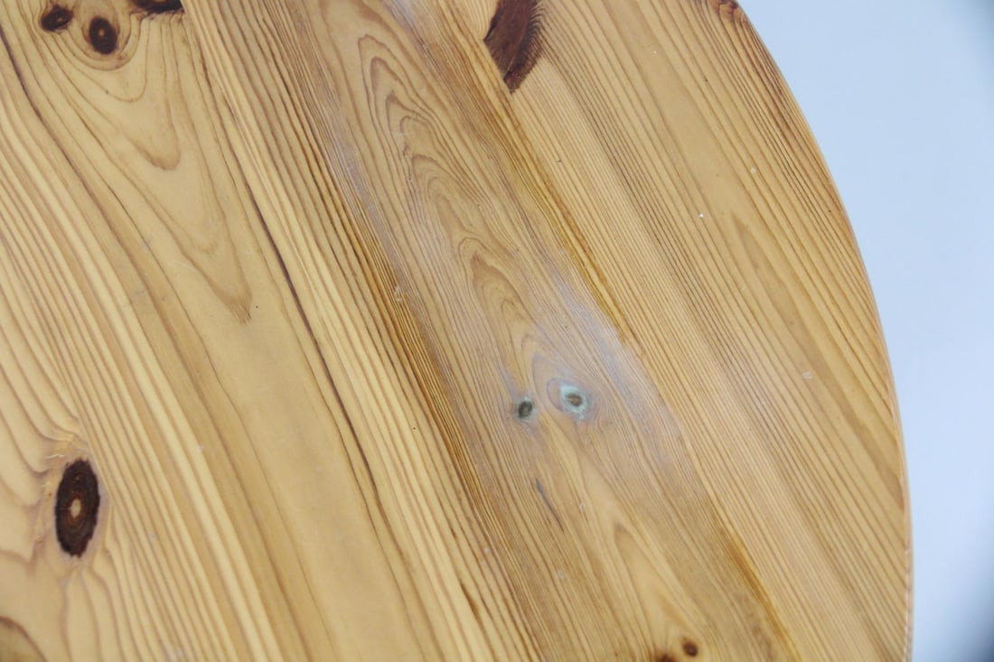 Minimalist Round Pine Dining Table - 6