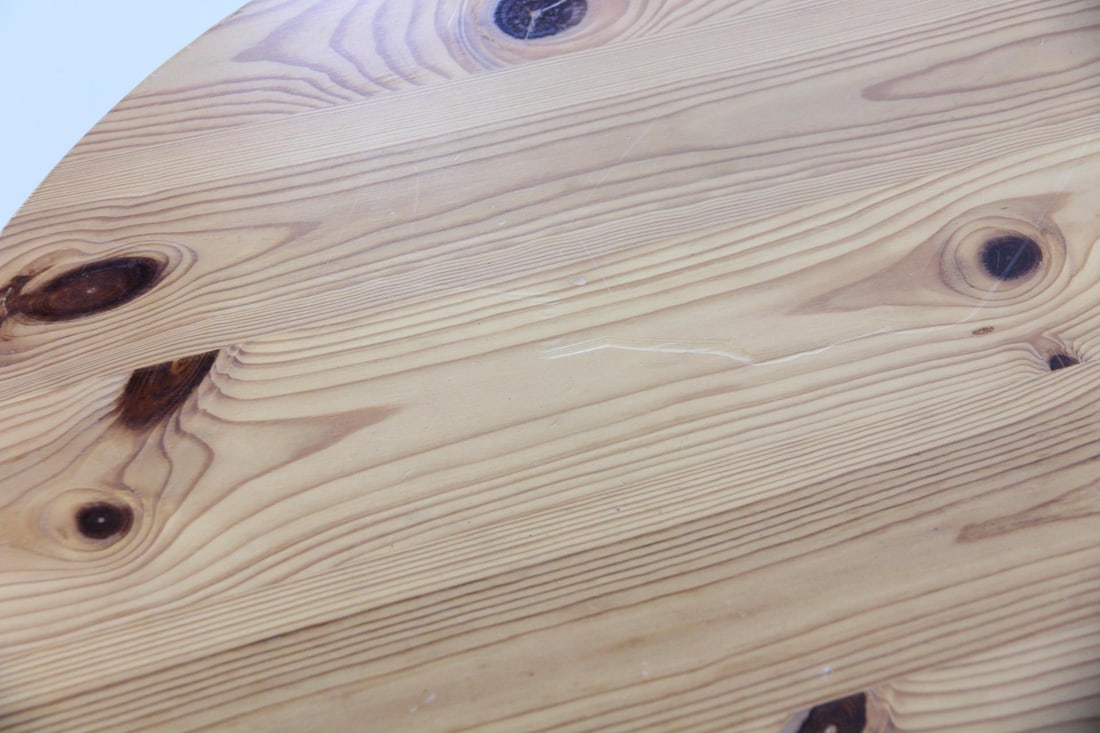 Minimalist Round Pine Dining Table - 7