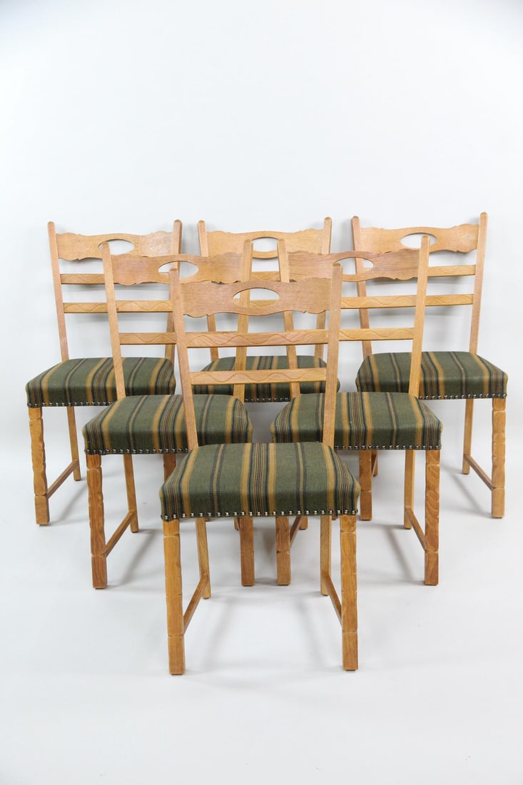 Set of 6 Oak Dining Chairs, Henning Kjaernulf: Set of 6 Danish Mid-Century Modern Oak Dining Chairs, Henning Kjærnulf. Matching set of 6 side chairs with oak frames and dark green and mustard yellow striped upholstered seats. We believe these