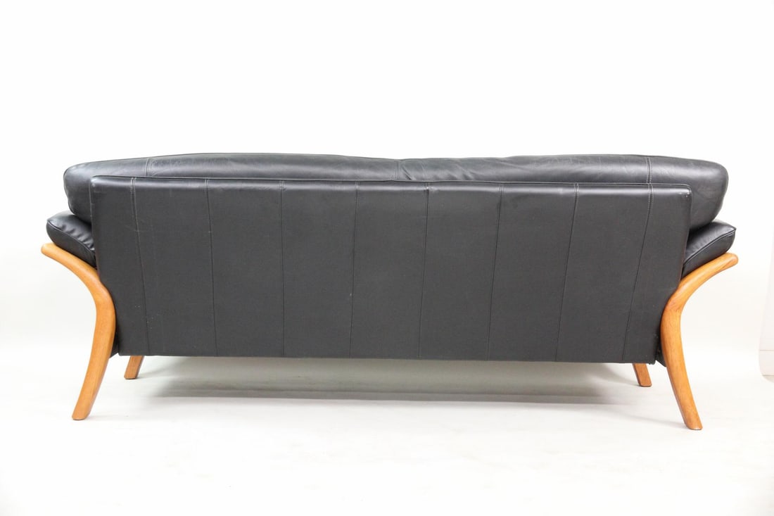 Postmodern Teak & Leather Sofa - 12