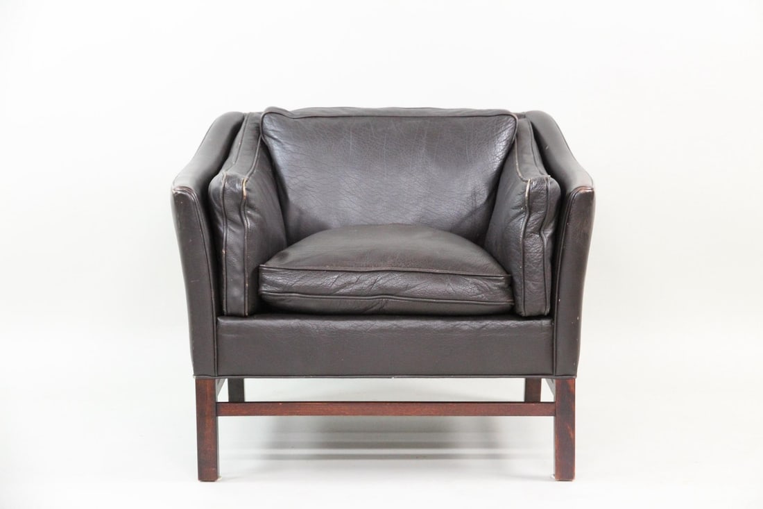 Georg Thams Brown Leather & Rosewood Lounge Chair: Mid-century modern Danish Georg Thams Brown Leather & Rosewood Lounge Chair. In brown leather upholstery with rosewood base, designed by Georg Thams. Dimensions are 28.5 in h x 35 in w x 32 in d. Cond