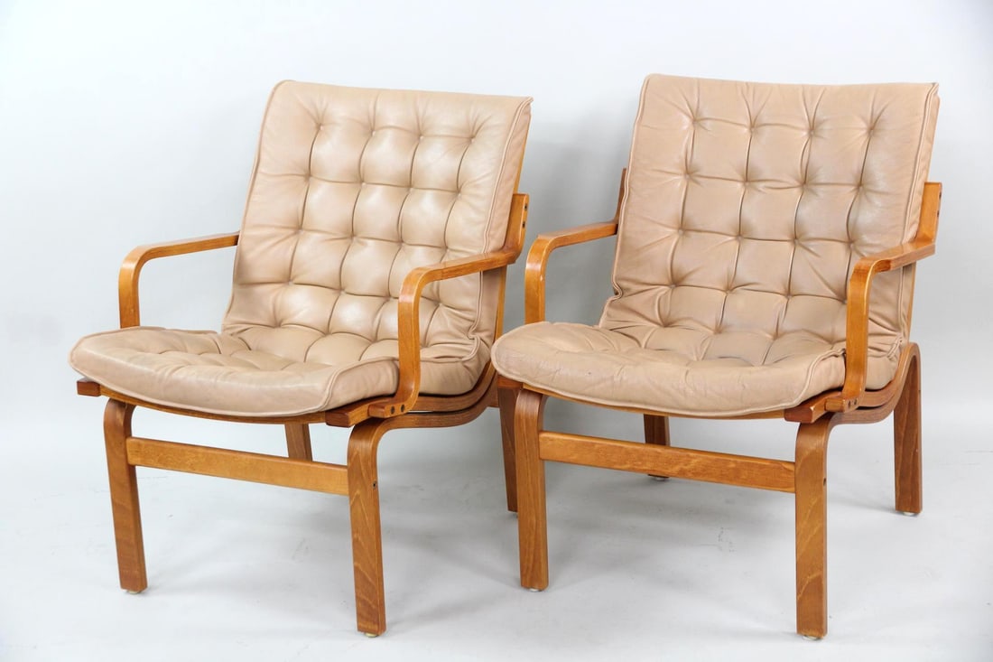 Pair of Bentwood & Leather Armchairs, Finn Ostergaard: Pair of Mid-century Modern Wood & Leather Armchairs, Finn Ostergaard. Matching lounge chairs featuring organic, bent wood frames and cream leather sling cushions with distinctive tufted buttons. Unmar