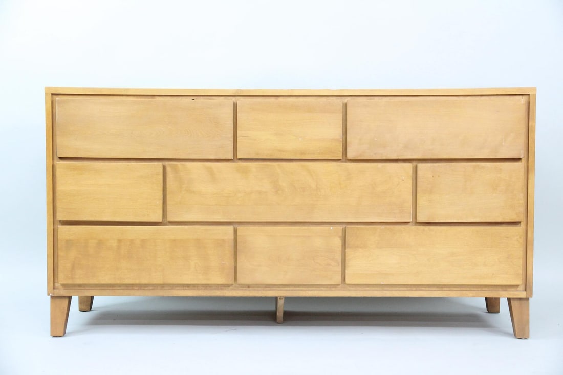 Conant Ball 9 Drawer Chest, Leslie Diamond: Mid-Century Modern Conant Ball 9 Drawer Chest, Leslie Diamond. Large chest of drawers, likely designed by Leslie Diamond, with recessed finger pulls beneath each drawer front and tapered legs.