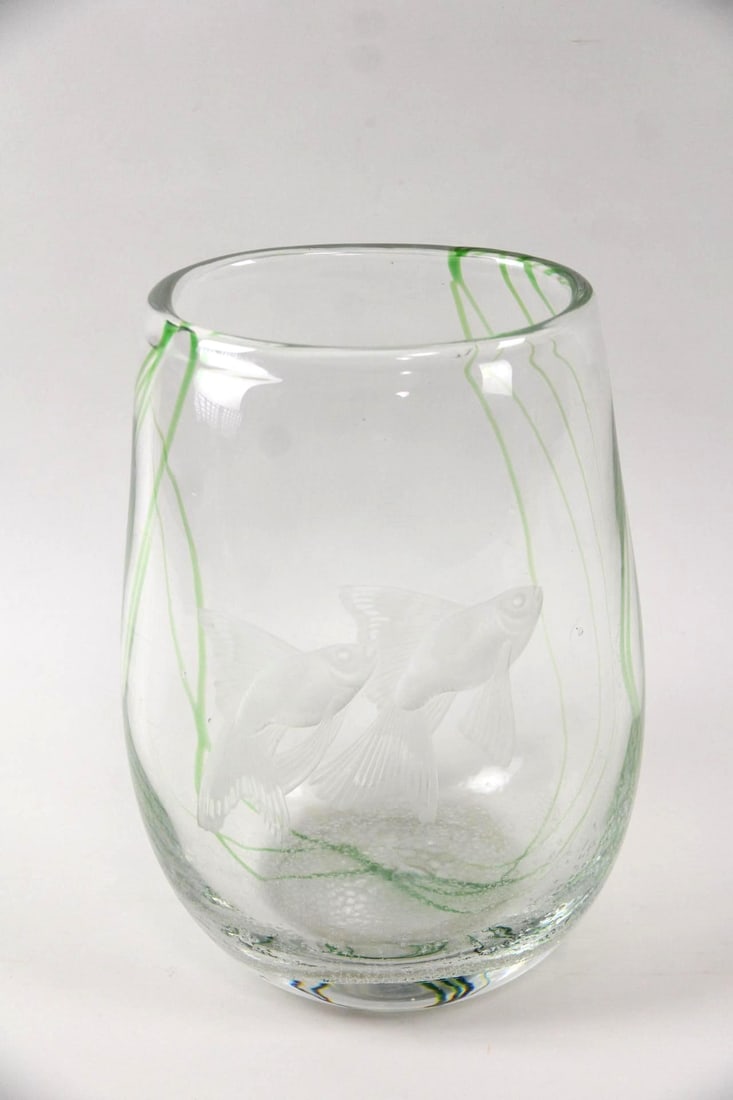 Vicke Lindstrand for Orrefors Seagrass Vase: Mid-Century Modern Vicke Lindstrand for Orrefors Seagrass Vase. Large glass vase designed by Vicke Lindstrand for Orrefors, with engraved fish and green trailed decoration. Dimensions are 11.75 in h