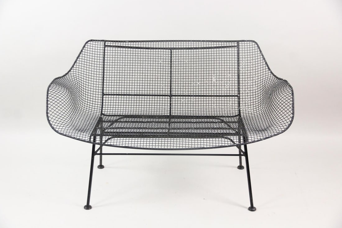 Russell Woodard Black Sculptura Settee Bench: Mid-Century Modern Russell Woodard Black Sculptura Settee Bench. Mesh metal settee for outdoor garden or patio has a molded seat on iron legs. No maker's mark, this is Sculptura by Russell Woodard.