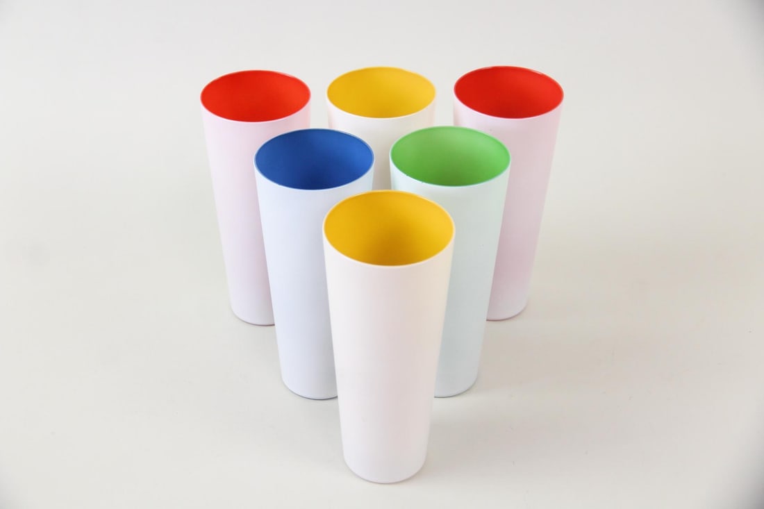 Set of 6 Bicolor Nason Moretti Lidia Murano Tumblers: Set of 6 Murano Bicolor Nason Moretti Lidia Tumblers, Glasses. Fantastic set of six Lidia glass tumblers with white exteriors and vivid interiors, by NasonMoretti. Dimensions are 6.75 in h x 2.75 in