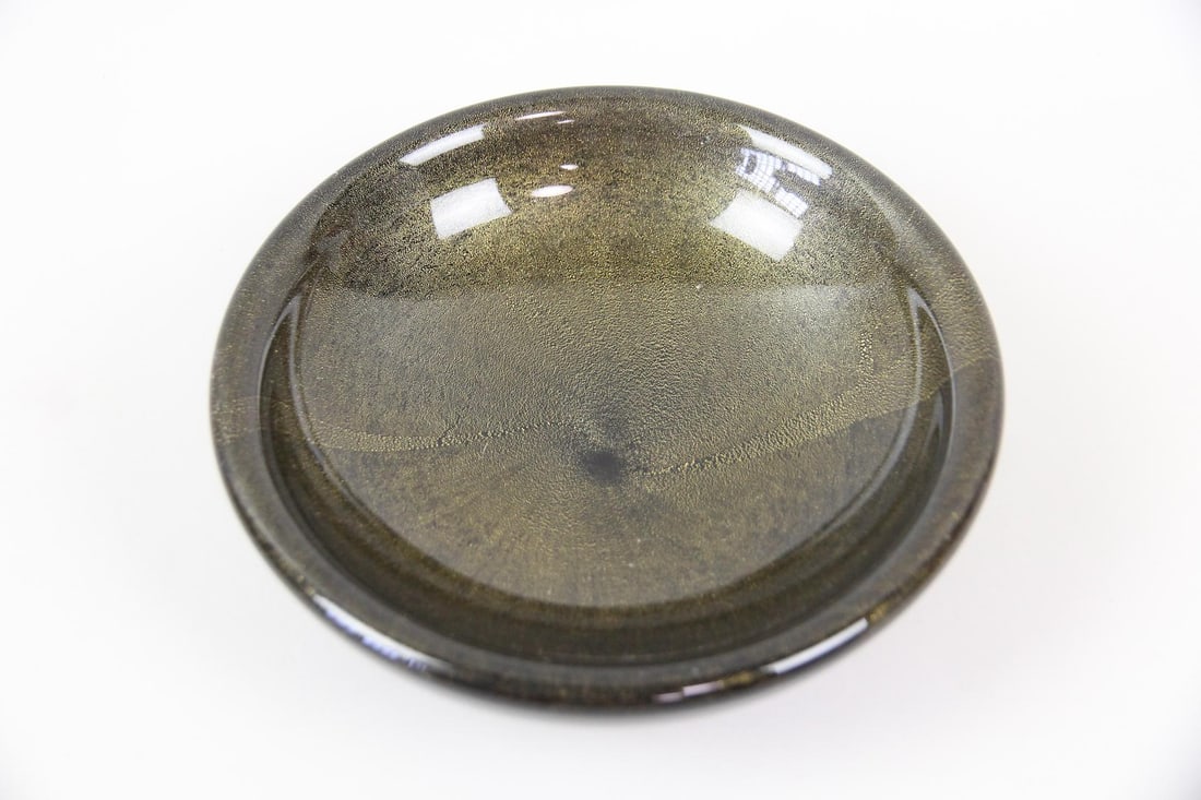 Alfredo Barbini Gold Aventurine Murano Bowl, Signed: Mid-Century Modern Alfredo Barbini Aventurine Murano Bowl. A Murano aventurine (glittering metallic flecks suspended inside the glass) bowl, signed on underside by Alfredo Barbini. Dimensions are