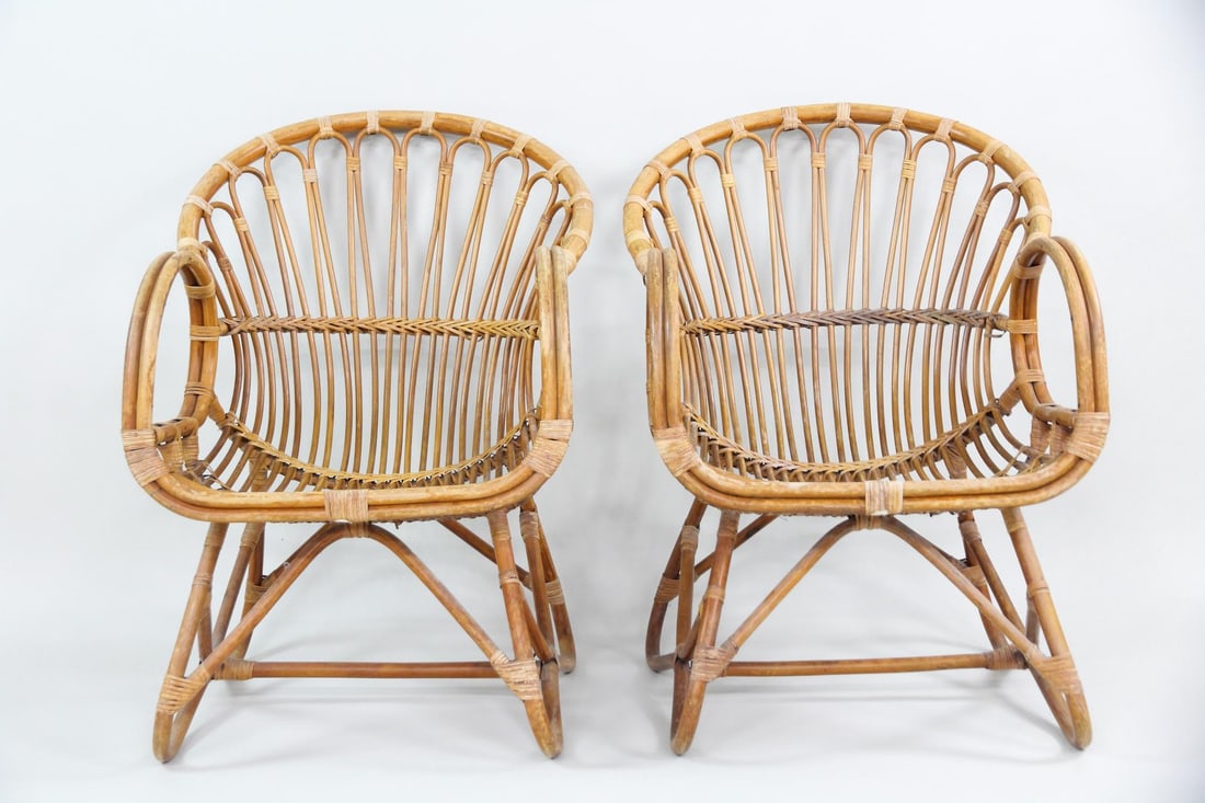 Pair of Franco Albini Rattan Scoop Chairs: Pair of Mid-Century Modern Franco Albini Rattan Scoop Lounge Chairs. Great matching pair of chairs with nice details including fan shaped backrests and curved form throughout. Dimensions are 35.5 in h
