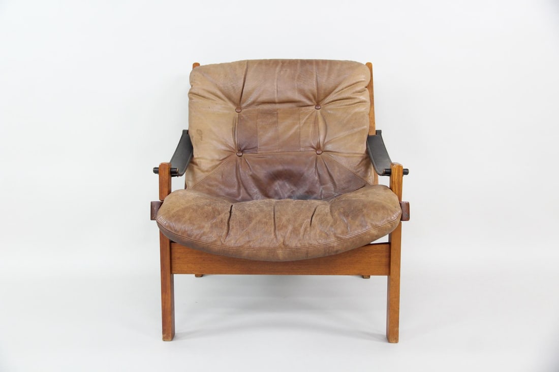 Torbjorn Afda "Hunter" Leather Sling Safari Chair: Scandinavian Modern Torbjorn Afda Leather Sling Safari Chair. "Hunter" chair designed by Torbjørn Afdal, with a brown leather sling seat and button-tufted cushions. Unmarked. Dimensions are 30.5 in h