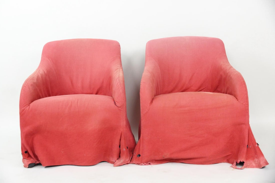 Pair of Antonio Citterio for B&B Italia Apta Chairs: Pair of Antonio Citterio for B&B Italia Apta Chairs. Matching pair of rolling dining chairs with red slipcovers, with manufacturer's label attached. Dimensions are 29 in h x 25 in w x 26 in d. Conditi