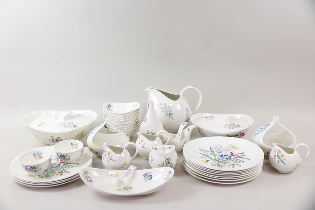 35 Piece Eva Zeisel for Hallcraft Bouquet Dinnerware (1 of 20)
