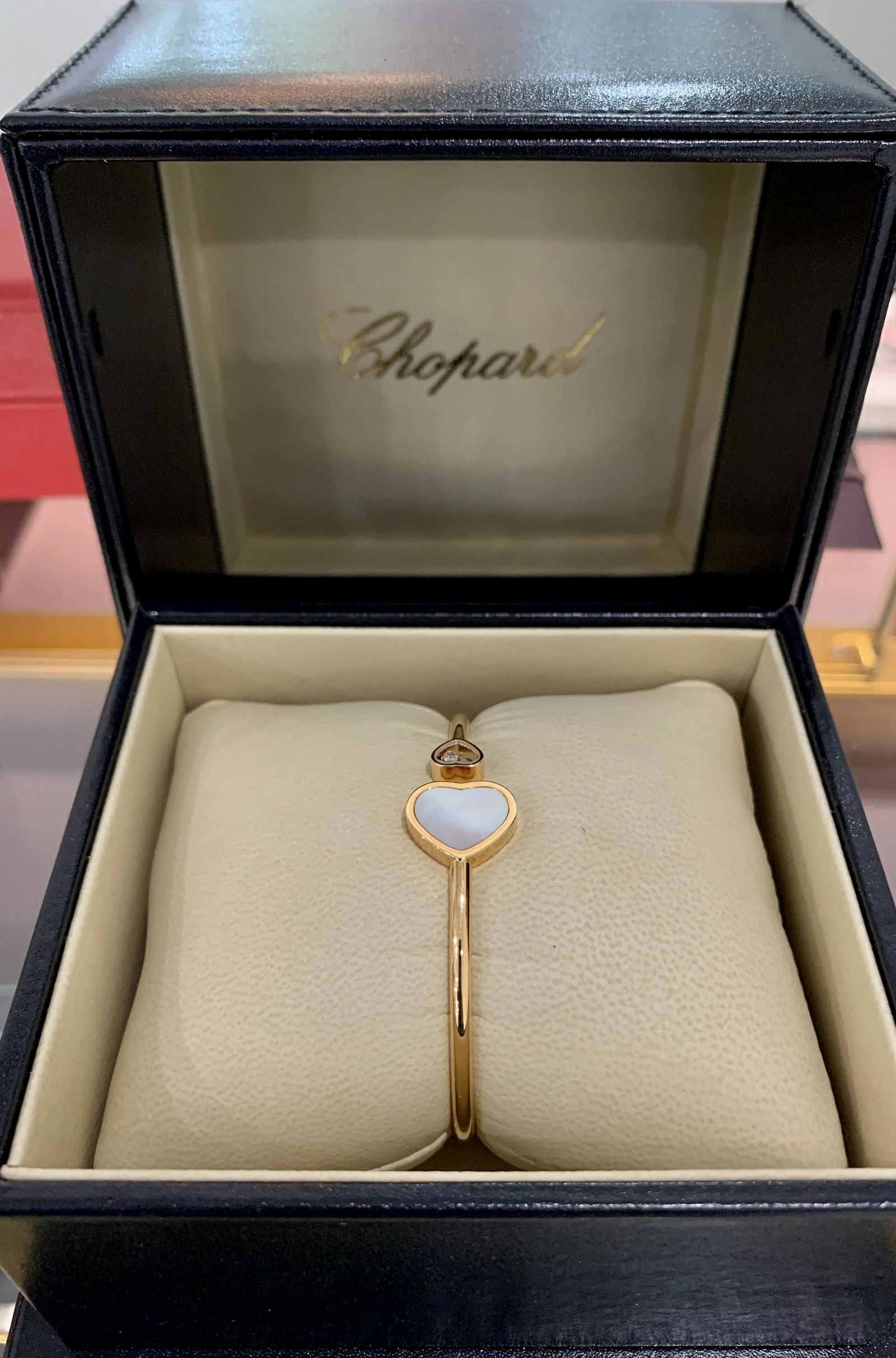 Chopard 18kt Rose Gold Happy Diamonds Heart Bangle: Chopard 18kt Rose Gold Happy Diamonds Heart Bangle; Size Small 15.5 cm; 0.05 ct Diamond & Mother of Pearl; Reference 857482-5302; Mint Condtion; Original Box, Warranty Papers, Reciept Las Vegas Boutiq