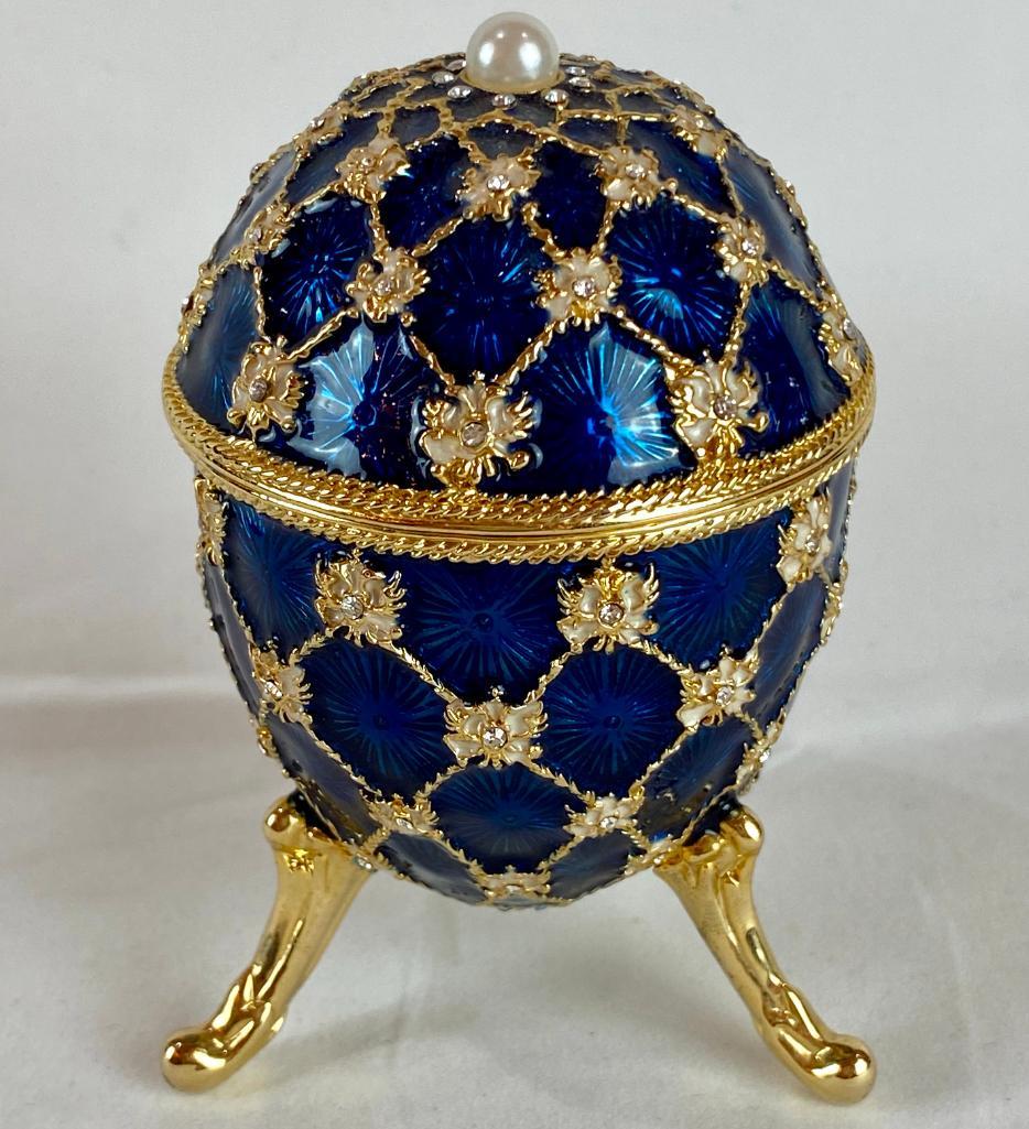 Keren Kopal Faberge Style Crystal Encrusted Egg Trinket: Keren Kopal Faberge Style Cougar Trinket Box. Plated with 24K gold and with strategically placed crystals. The trinket box has a magnetic fastener to secure the closure. From Local Estate approx 3x2x2