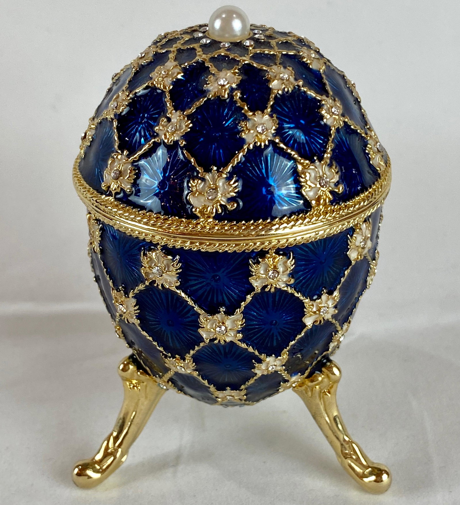 Keren Kopal Faberge Style Crystal Encrusted Egg Trinket: Keren Kopal Faberge Style Cougar Trinket Box. Plated with 24K gold and with strategically placed crystals. The trinket box has a magnetic fastener to secure the closure. From Local Estate Approx 4 x 2