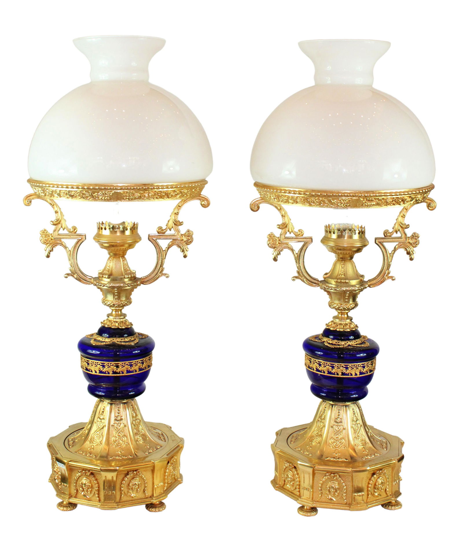 A Pair of an European Ormolu Mounted Porcelain Table (1 of 6)