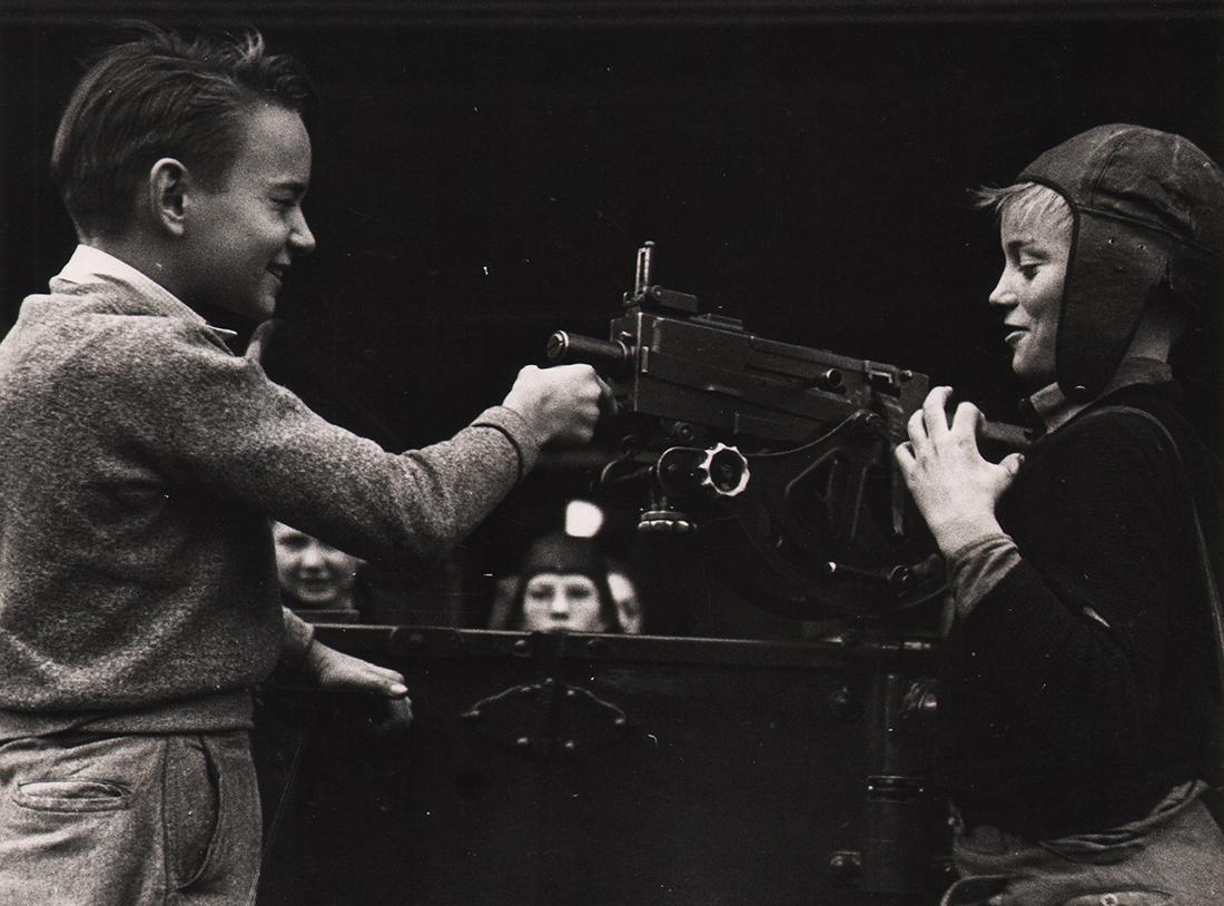 Arthur Rothstein, Boys at Army Exhibit, NYC, 1940 (1 of 3)