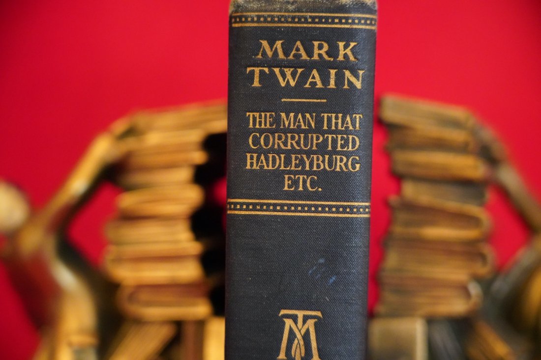 1917 Mark TWAIN" The Man That Corrupted Hadleyburg": 1917 HARPER & BROTHERS EDITION, Rare. "The man that corrupted Hadleyburg and other essays and stories." *** Copyright 1917 by Mark Twain Company***