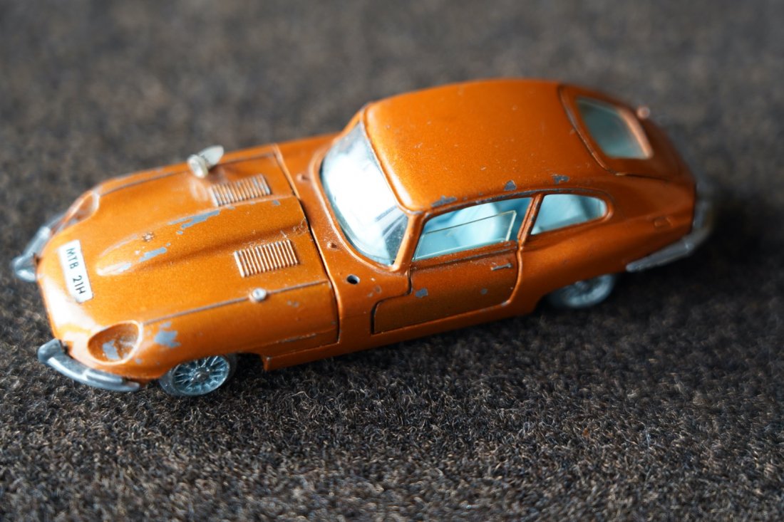 Collectable Car JAGUAR E TYPE: ****** An exact replica! Everything opens up! A must have for your car collection!!!