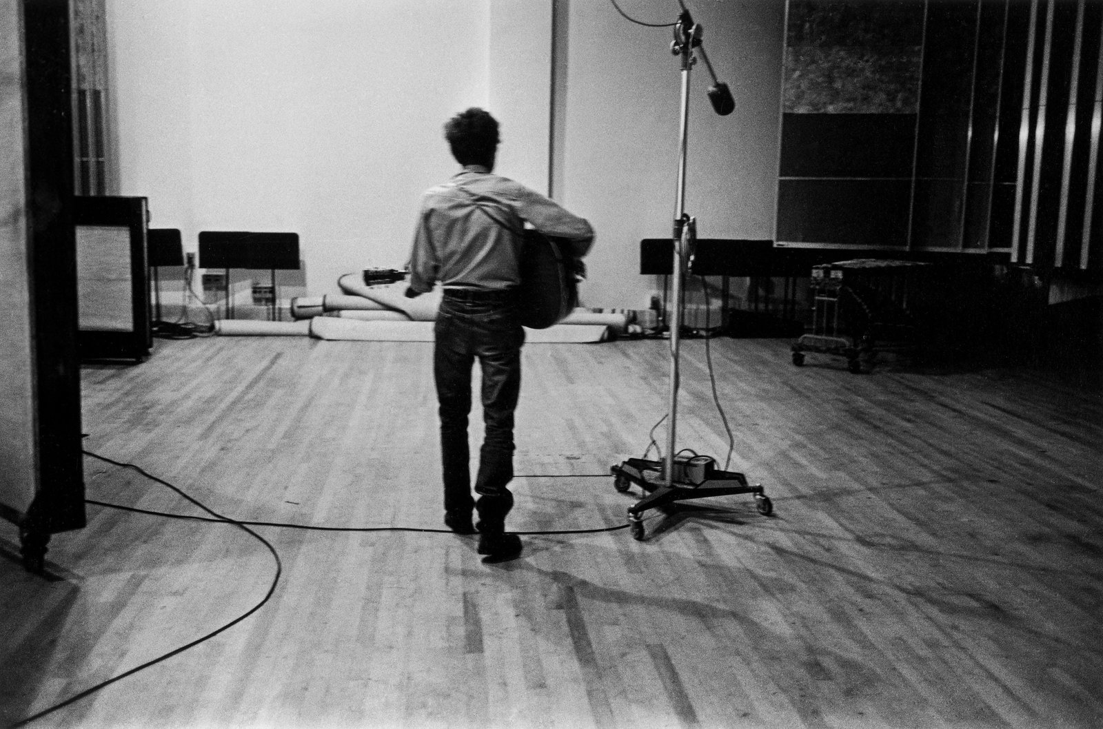 DON HUNSTEIN Bob Dylan, New York, 1965: DON HUNSTEIN (1928-2017), BOB DYLAN, NEW YORK 1965 gelatin silver print, printed later; 8 1/4 x 12 7/16 in. (image), 11 x 14 in. (sheet); signed verso in pencil; Condition: Excellent; DHS-0004 Musicia