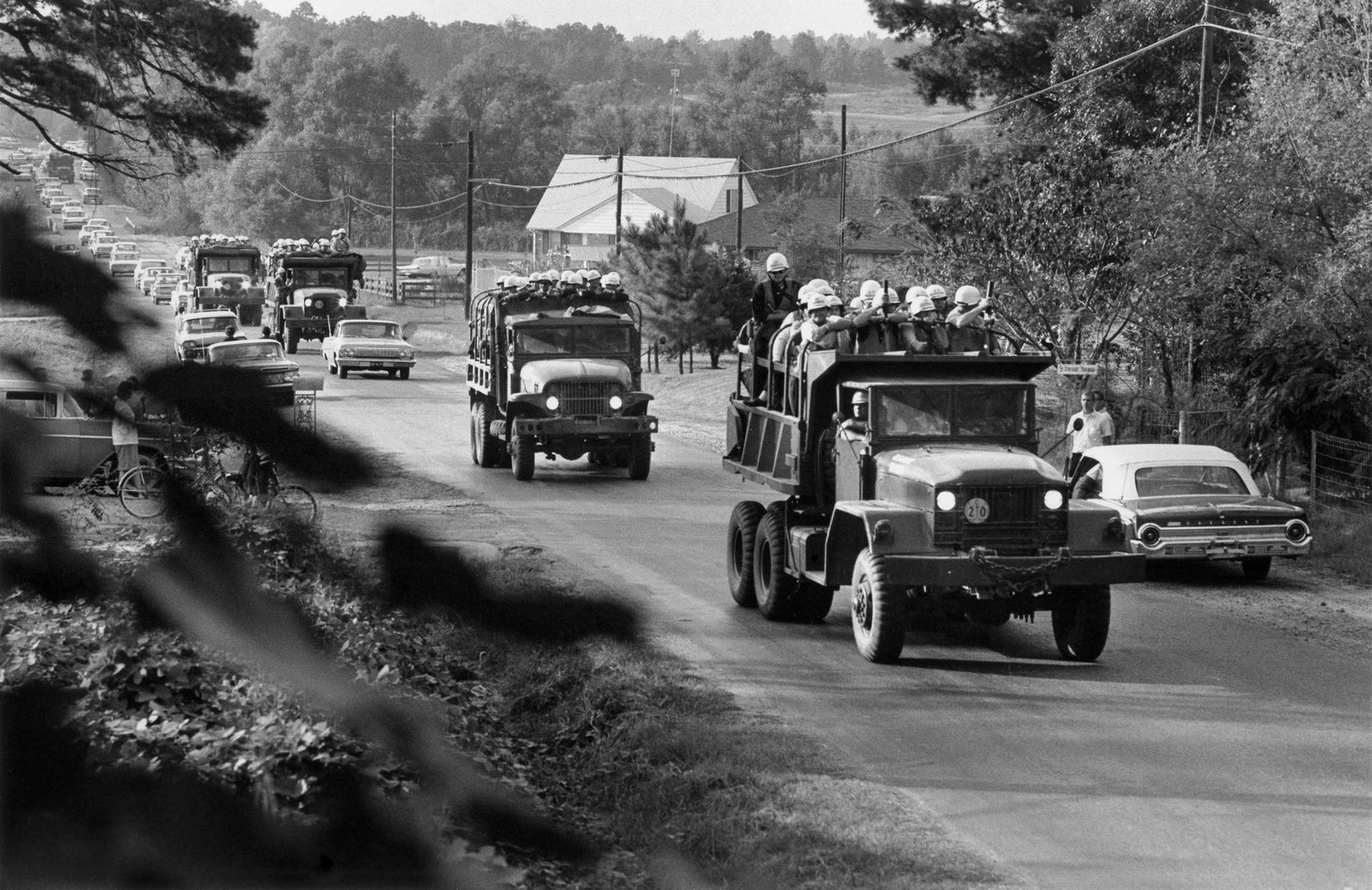 CHARLES MOORE, U.S. MARSHALS ROLL INTO OXFORD, 1962 (1 of 2)