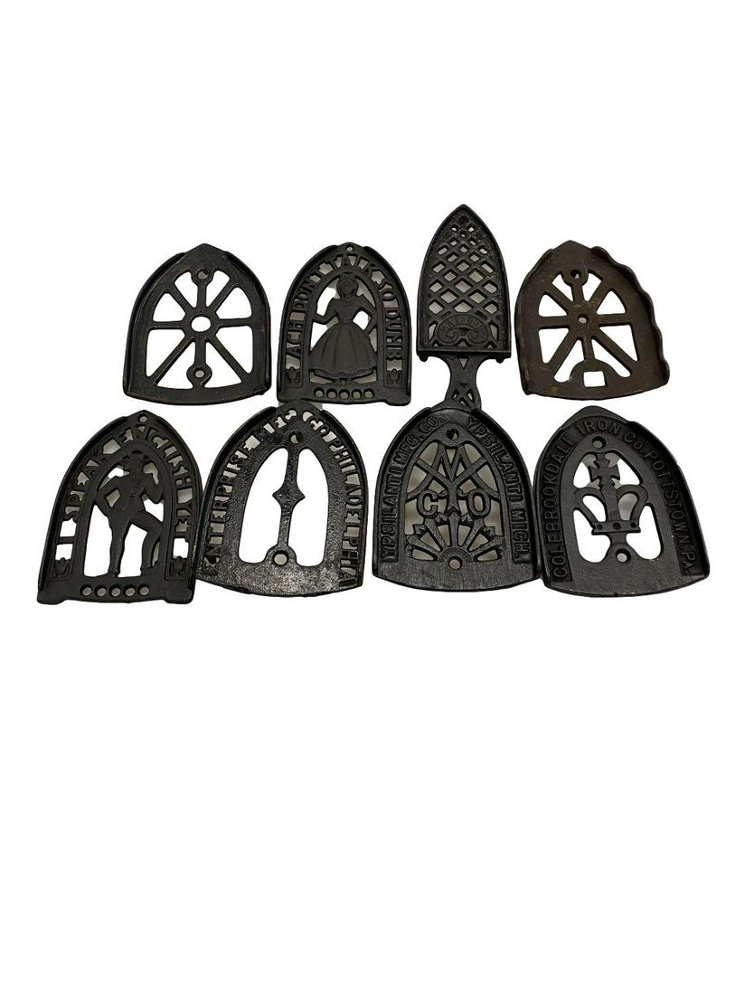 8 cast iron trivets: 8 cast iron trivets