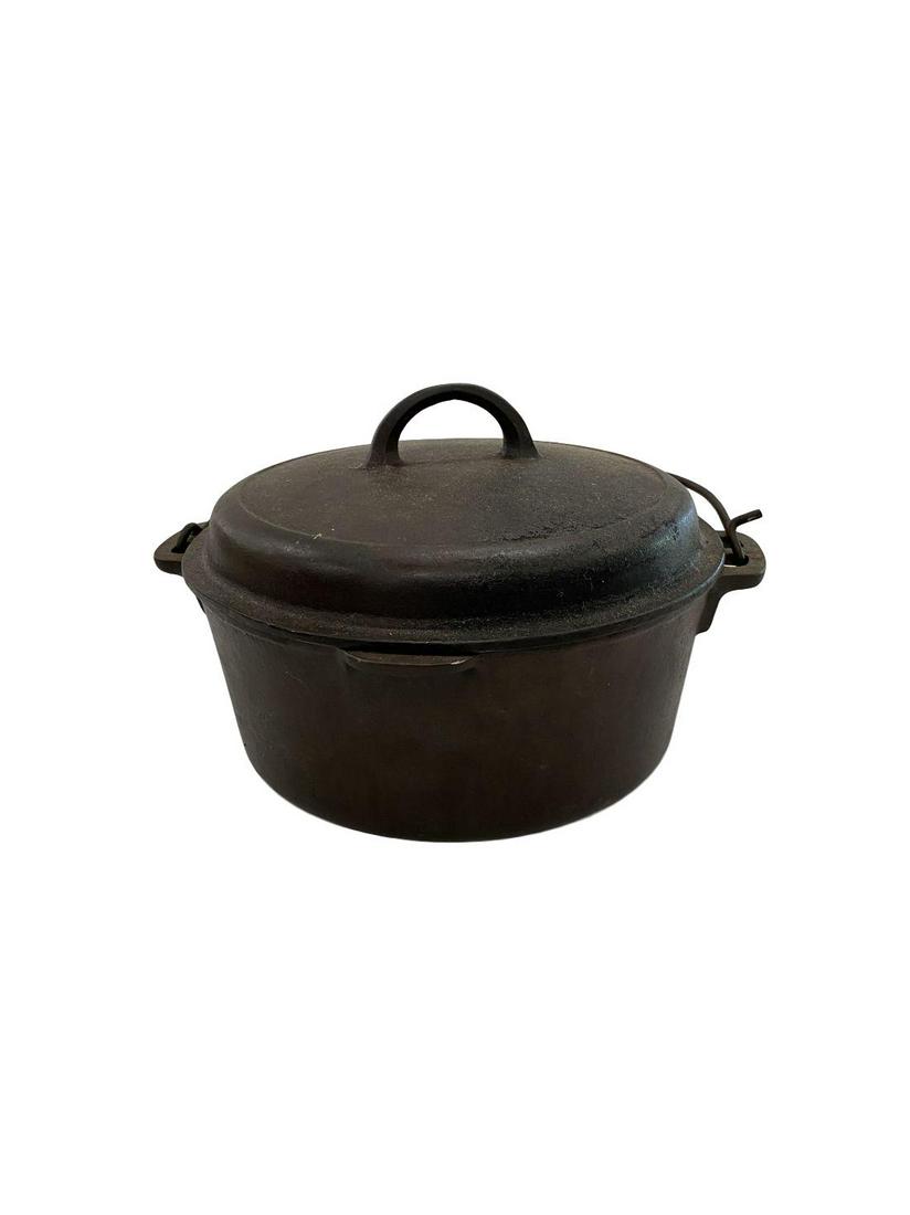 Cast iron pot w lid: Cast iron pot w lid