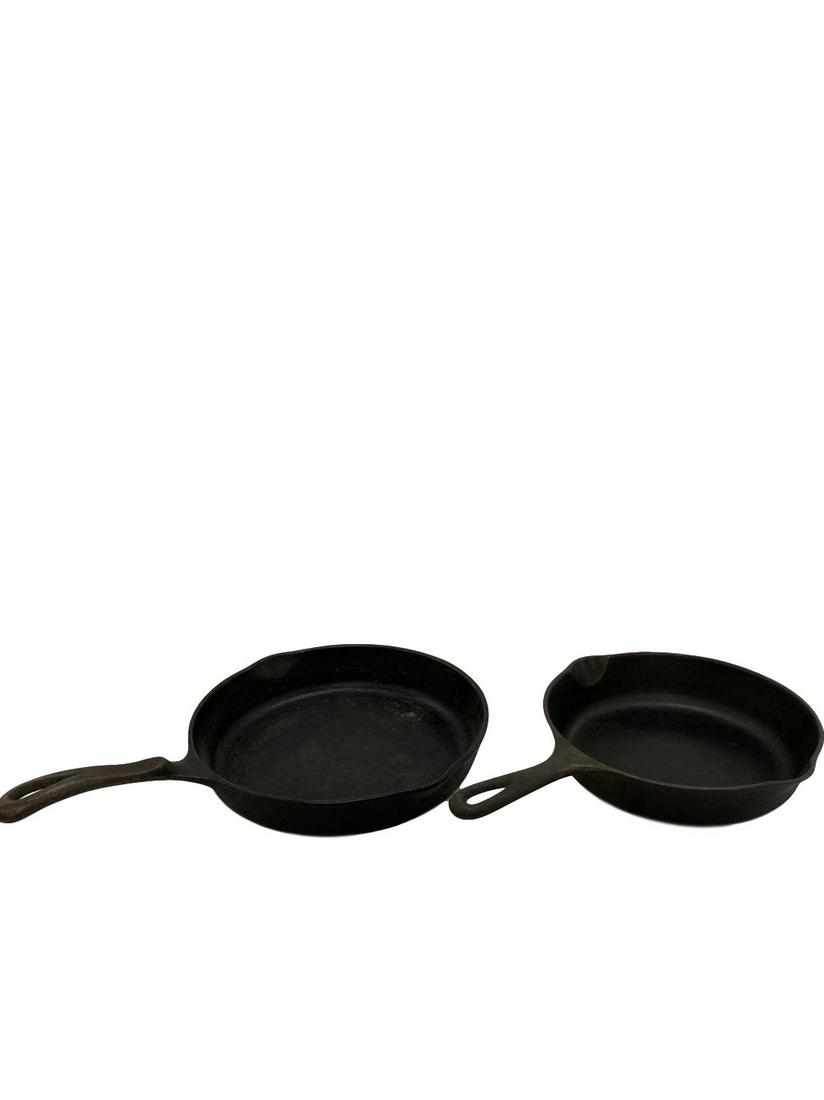 2 Cast iron skillets: 2 Cast iron skillets