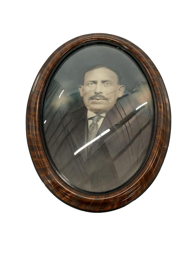 Flamed mahogany bubble glass frame portrait: Flamed mahogany bubble glass frame portrait