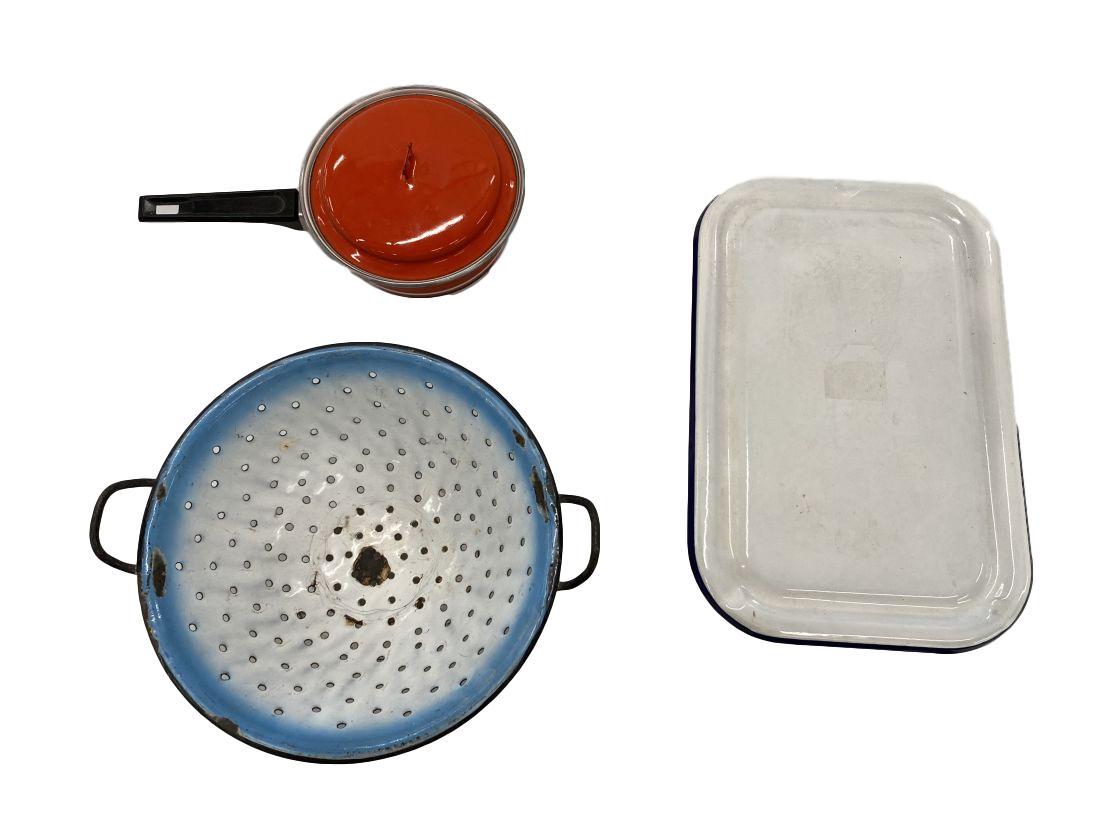 strainer, pot, pan: strainer, pot, pan