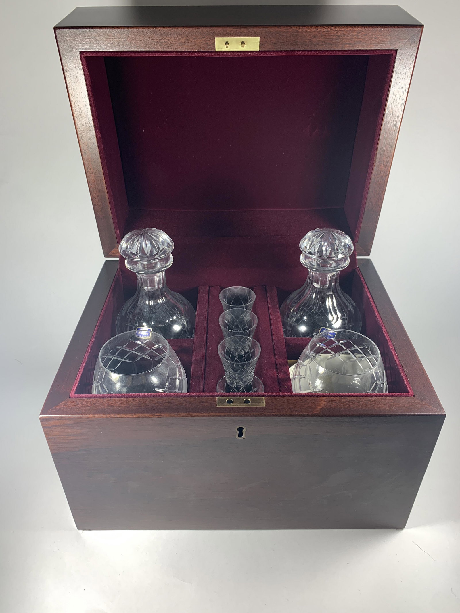 An English Tudor Crystal Liquor Chest Set: Dimensions: CUP - 4.5 in (height) 2.375 in (lip - diameter) x DECANTER - 7 in (height) x 2.9 in (base diameter) x 2 in (lip diameter)x 1.8 lbs in weight x SMALL CUP - 3 in (height) x 16.4 lbs in total