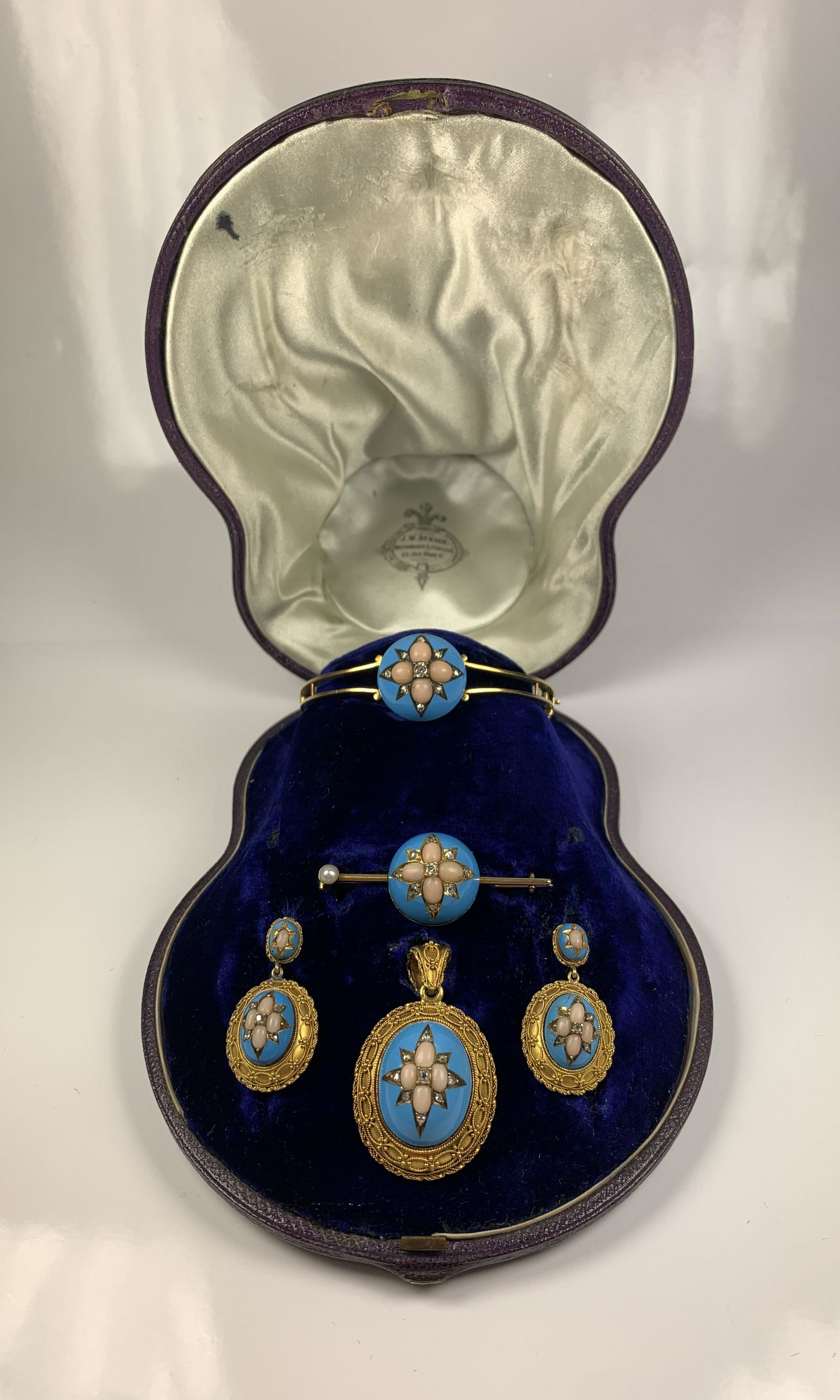 A Victorian 14 kt Gold Turquoise Coral Diamond Jewelry (1 of 14)